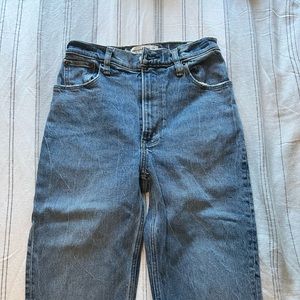 Abercrombie 90’s Straight Ultra High Rise Jeans